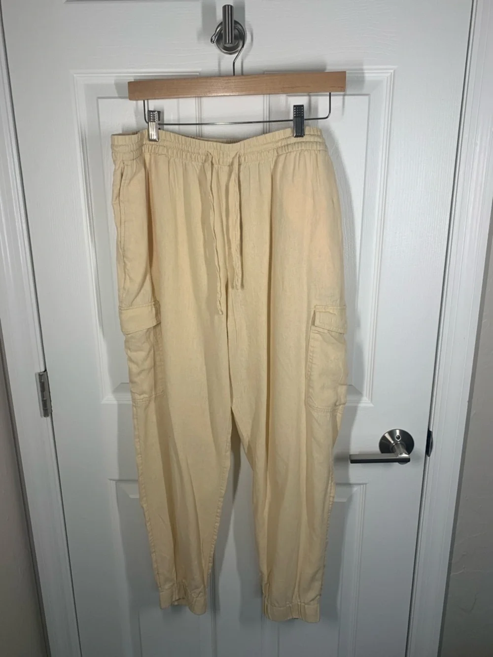 Banana Republic linen blend butter yellow cargo joggers size large